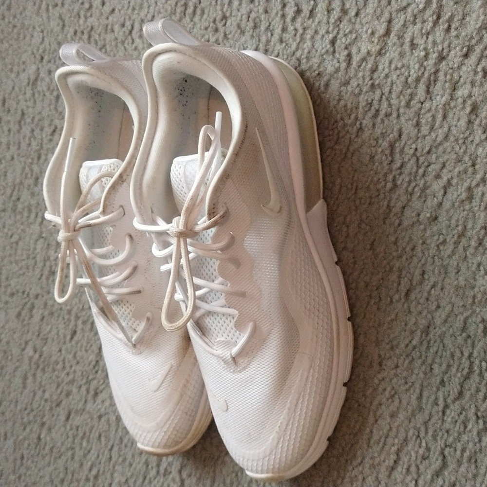 Nike Air Max Women's Sneakers - Picture 3 of 16